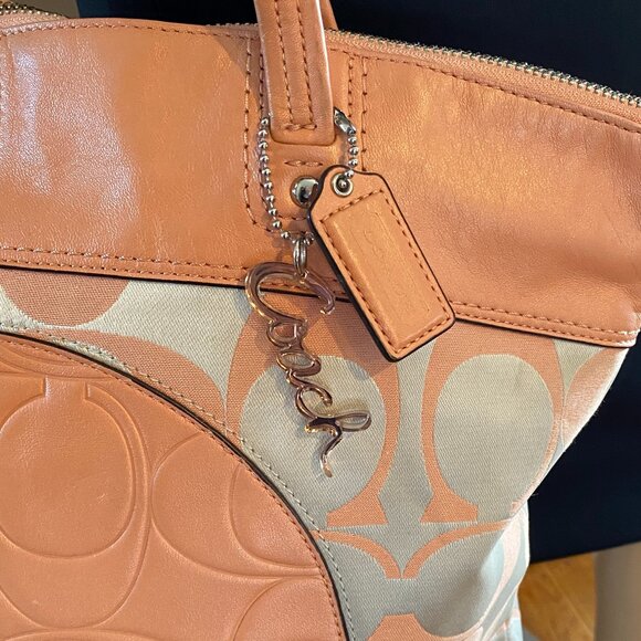 Coach Laura Signature Tote Khaki/Peach - Picture 2 of 13
